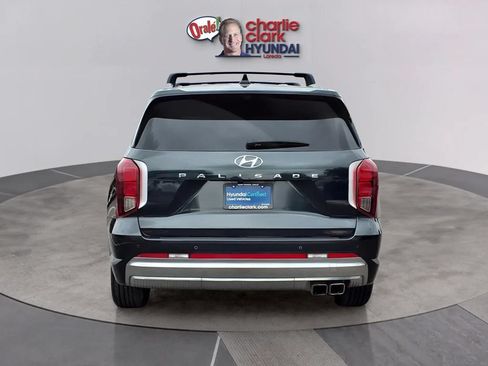 Used 2023 Hyundai Palisade Calligraphy FWD image 4