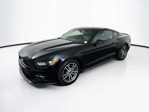Used 2017 Ford Mustang Coupe RWD image 3