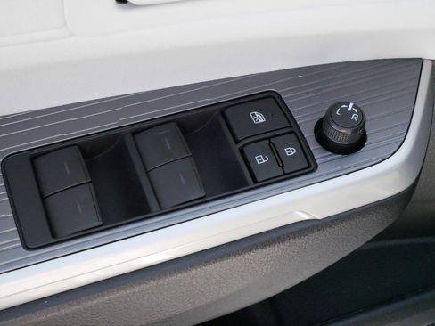 Certified 2026 Toyota Sienna LE FWD image 19