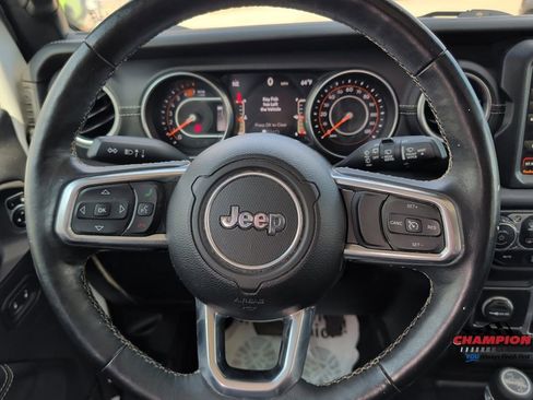 Used 2018 Jeep Wrangler Unlimited Sahara AWD/4WD image 24