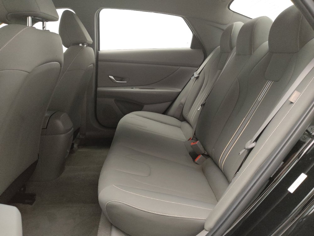 Used 2024 Hyundai Elantra SEL FWD image 18