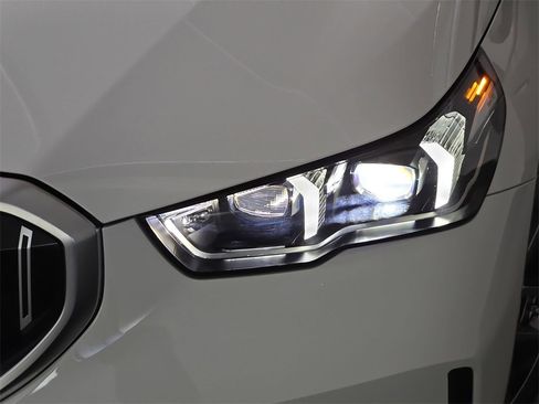 Used 2025 BMW i5 xDrive40 w/ Premium Package image 34