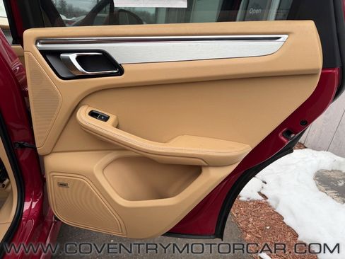 Used 2015 Porsche Macan Turbo image 34