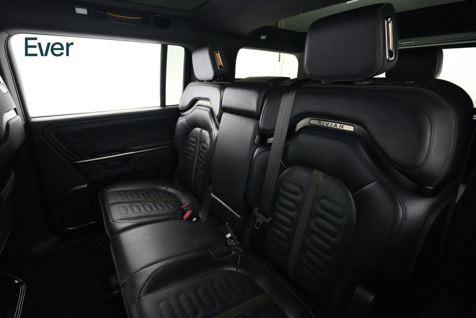 Used 2025 Rivian R1S Adventure Dual AWD/4WD image 24