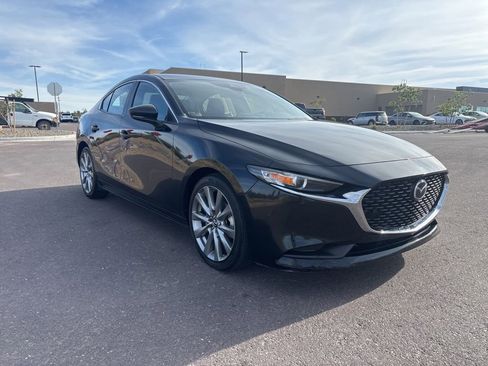 Used 2021 MAZDA MAZDA3 s FWD image 3
