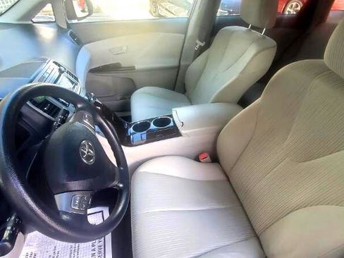Used 2012 Toyota Venza LE image 28