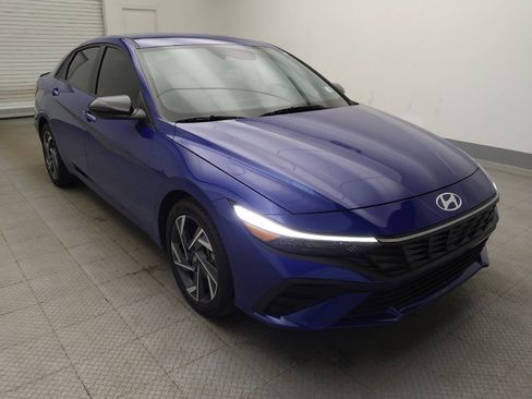 Used 2025 Hyundai Elantra Sport FWD image 13