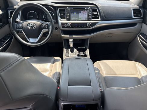 Used 2016 Toyota Highlander XLE FWD image 26