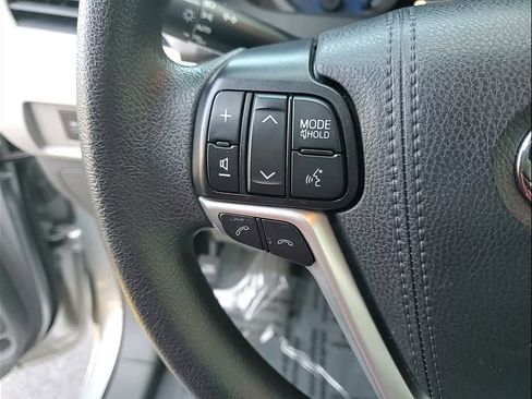 Used 2020 Toyota Sienna L image 21