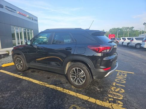 Used 2025 Chevrolet TrailBlazer LT AWD/4WD image 4