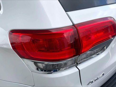 Used 2020 Jeep Grand Cherokee Overland image 28