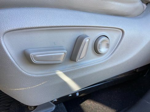 Used 2020 Toyota Highlander Limited image 12