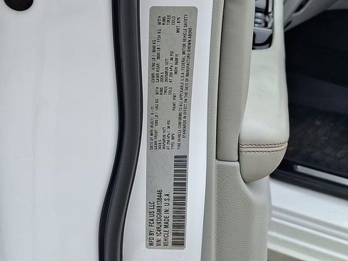 Used 2021 Jeep Grand Cherokee L Overland w/ Luxury Tech Group IV image 28