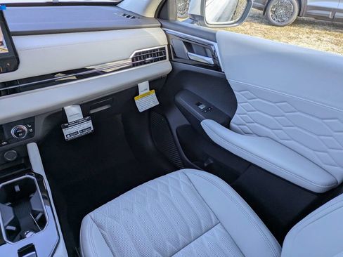 New 2026 Mitsubishi Outlander SEL image 18