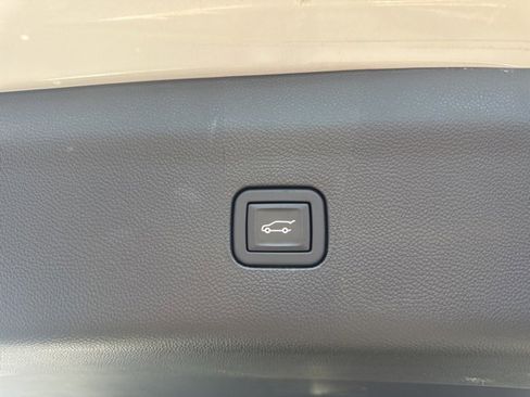 Used 2024 Buick Enclave Premium image 6