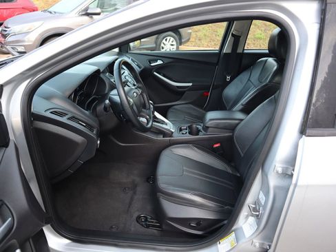 Used 2014 Ford Focus SE w/ Equipment Group 201A image 9