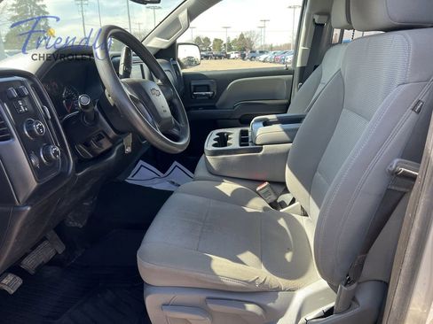 Certified 2018 Chevrolet Silverado 1500 Custom w/ Custom Value Package AWD/4WD image 18