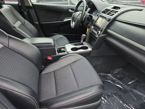 Used 2014 Toyota Camry SE image 15