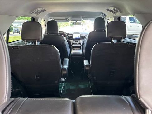 Used 2023 Ford Explorer XLT w/ Equipment Group 202A AWD/4WD image 32