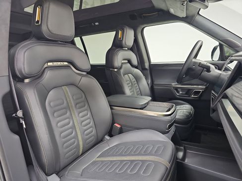 Used 2022 Rivian R1S Launch Edition image 24