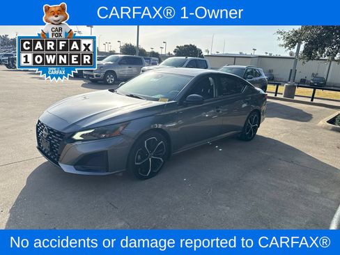 Used 2023 Nissan Altima 2.5 SR w/ SR Premium Package FWD image 2