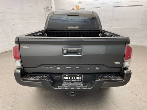 Used 2022 Toyota Tacoma TRD Sport w/ Technology Package AWD/4WD image 6