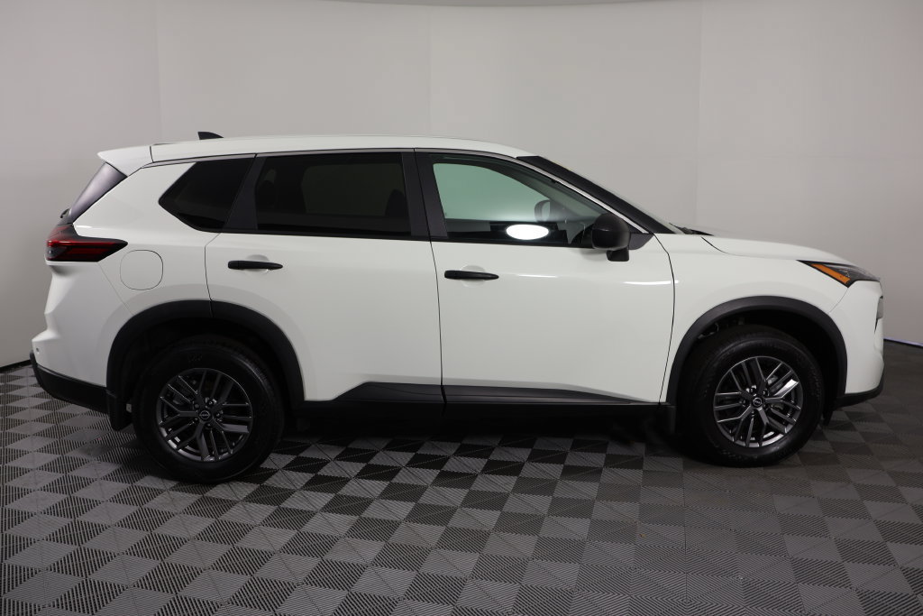 Used 2026 Nissan Rogue S FWD image 9