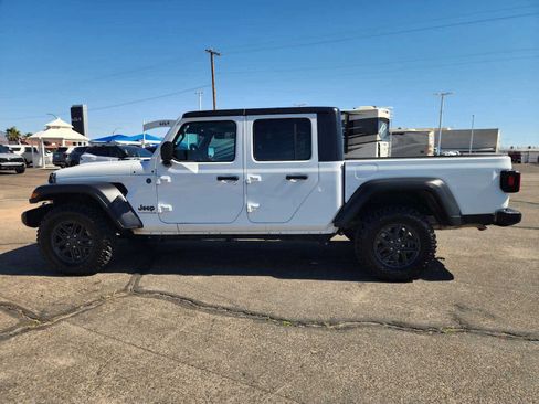 Used 2025 Jeep Gladiator Sport AWD/4WD image 8
