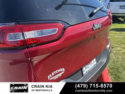 Used 2016 Jeep Cherokee Latitude w/ Cold Weather Group FWD image 10
