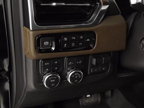 Used 2025 GMC Yukon XL Denali Ultimate image 32