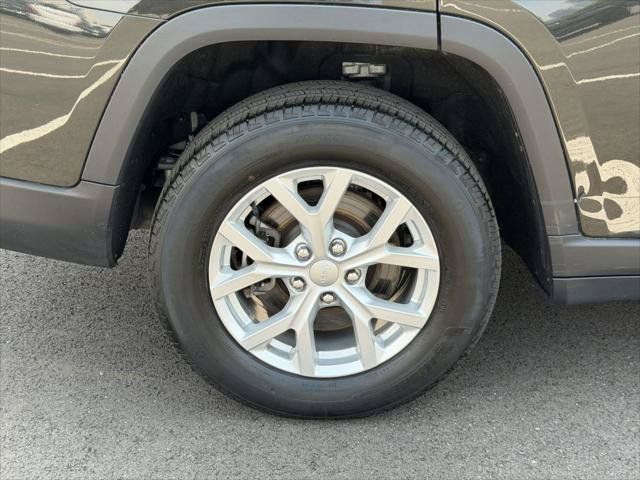 Used 2023 Jeep Grand Cherokee L Limited AWD/4WD image 8
