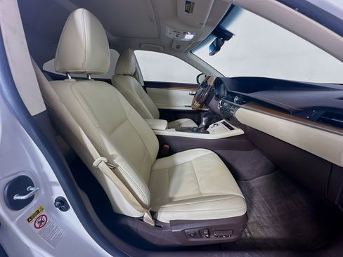 Used 2016 Lexus ES 350 w/ Premium Package w/Wood Trim FWD image 32