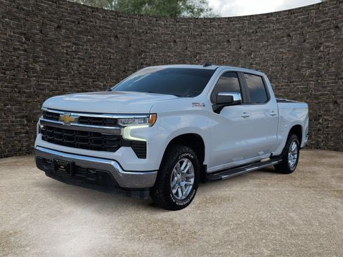 Used 2025 Chevrolet Silverado 1500 LT AWD/4WD image 6