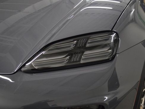 New 2026 Porsche Macan 4 Electric AWD/4WD image 11