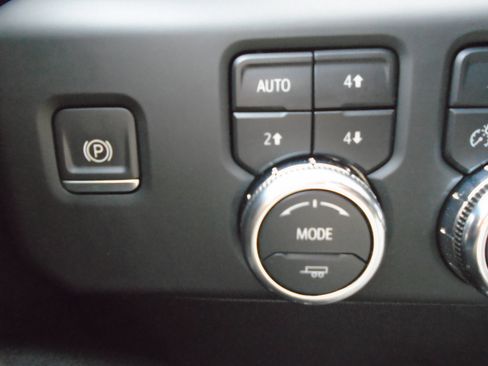 Used 2024 GMC Sierra 2500 AT4 w/ AT4 Premium Plus Package AWD/4WD image 70