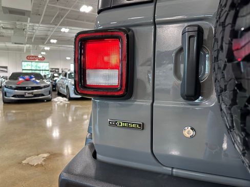 Used 2022 Jeep Wrangler Unlimited Sport AWD/4WD image 13