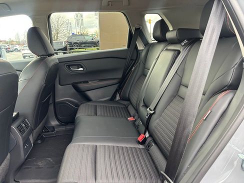 Used 2025 Nissan Rogue SV image 8