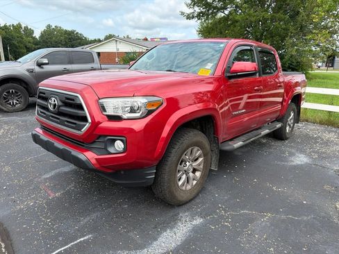 Used 2017 Toyota Tacoma SR5 w/ Tow Package RWD image 2