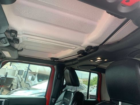 Used 2020 Jeep Gladiator Overland AWD/4WD image 12