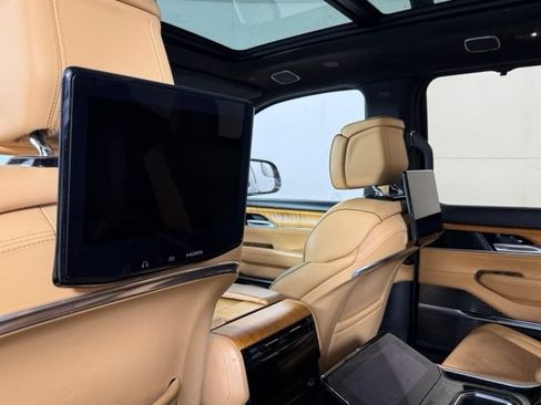 Used 2022 Jeep Grand Wagoneer Series III w/ Rear Seat Video Group 1 AWD/4WD image 48