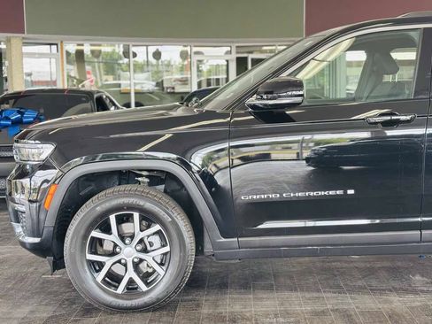 Used 2025 Jeep Grand Cherokee Limited AWD/4WD image 16