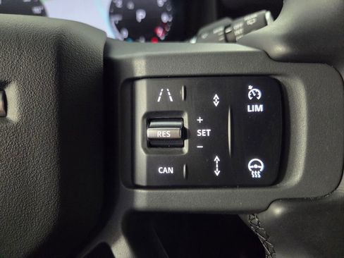 Used 2025 Land Rover Defender 130 X-Dynamic SE image 17