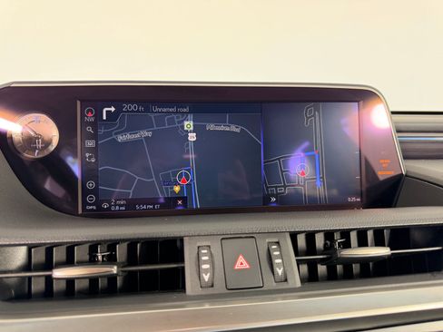 Used 2020 Lexus ES 300h w/ Luxury Package FWD image 24