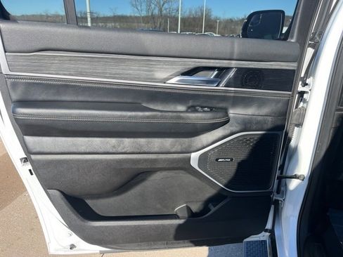 Used 2024 Jeep Wagoneer L Series II w/ Flexible Seating Group image 34