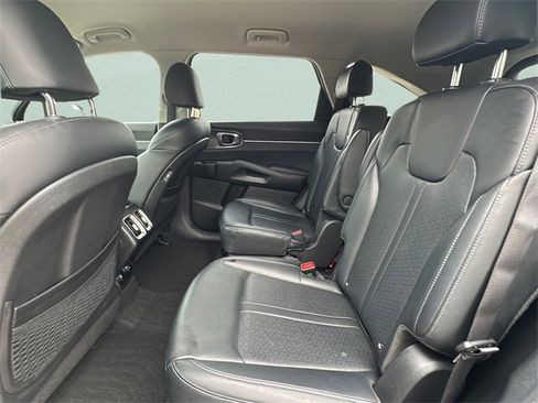 Used 2023 Kia Sorento EX image 11