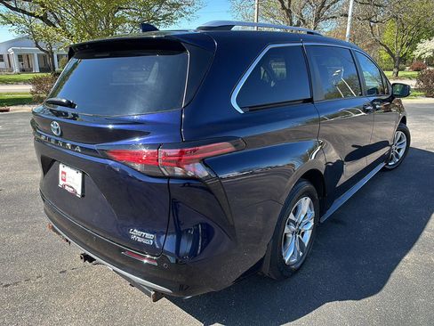 Used 2021 Toyota Sienna Limited AWD/4WD image 10