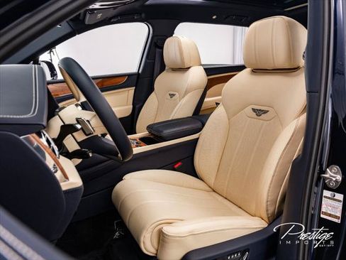Used 2023 Bentley Bentayga Extended Wheelbase AWD/4WD image 25