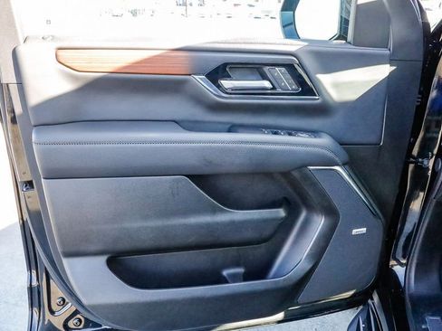 Used 2025 GMC Yukon Denali AWD/4WD image 25