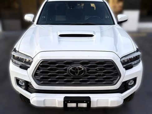 Used 2022 Toyota Tacoma TRD Sport w/ Technology Package image 10