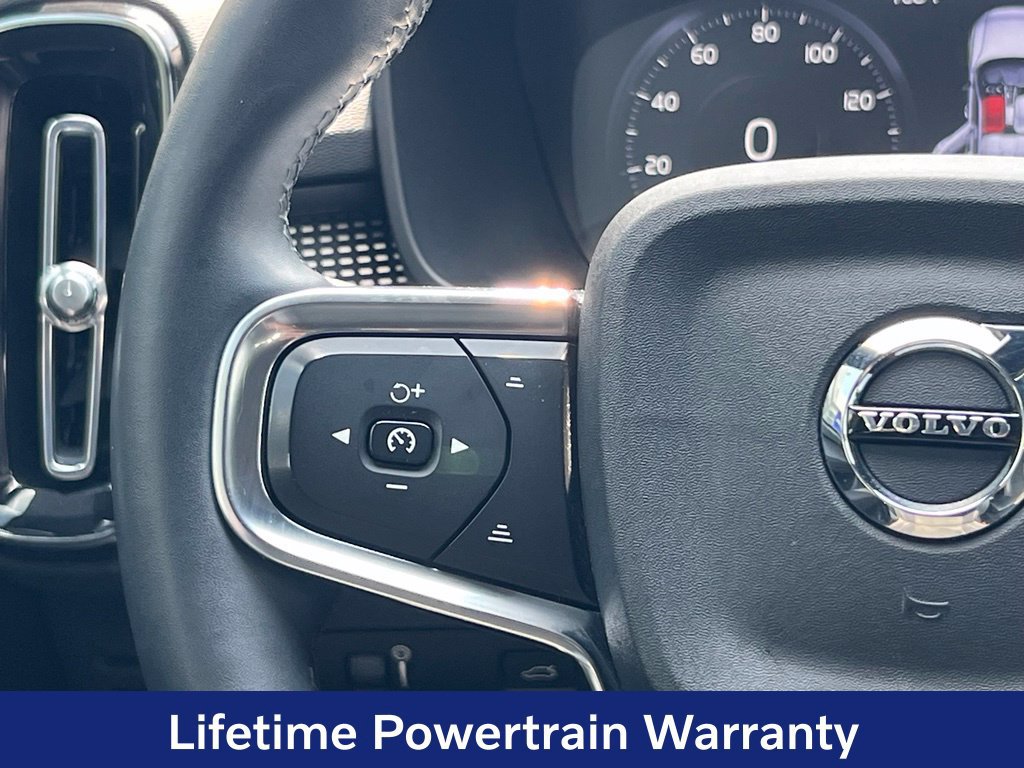 Certified 2022 Volvo XC40 T5 R-Design w/ Advanced Package AWD/4WD image 18